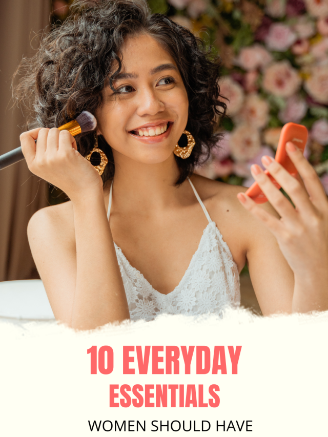 10 Everyday Essentials Women Should Have In Their Purse